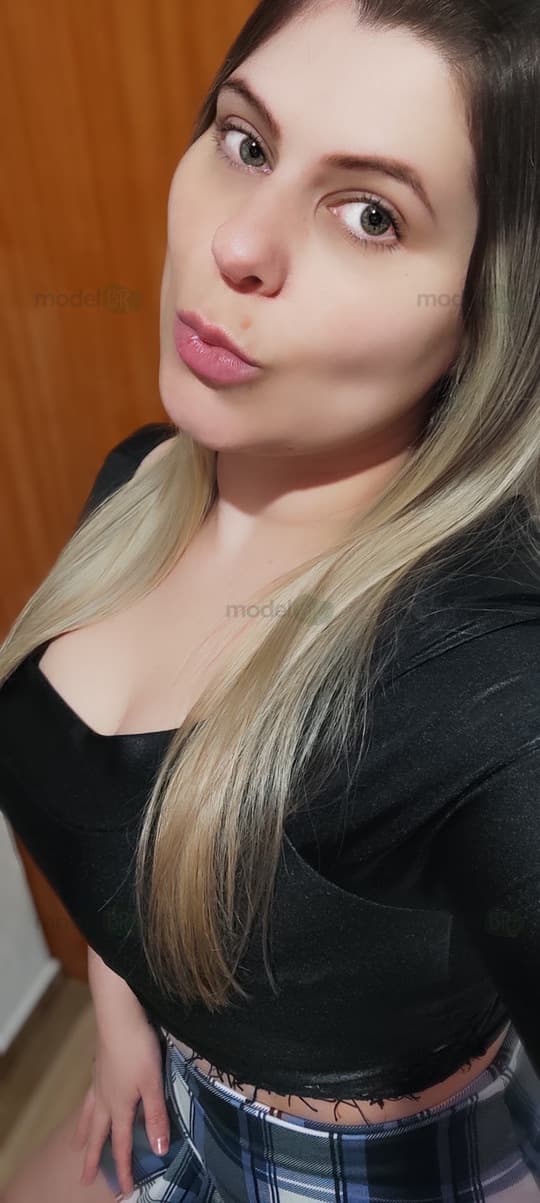 Loira linda de parar o trânsito, oral inesquecível.